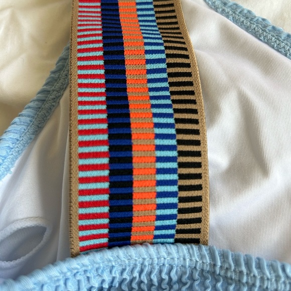 Cupshe baby blue, textured, color block, V-neck, one piece swimsuit - size med - Picture 3 of 8